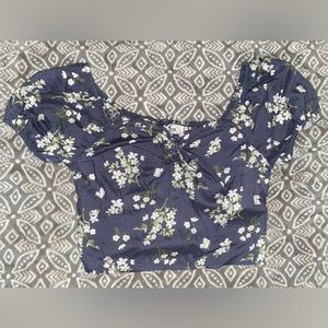 Hollister Woman’s Small Cropped Blouse